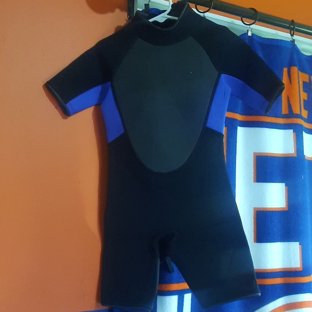 Small 3mm kids wetsuit blue / black